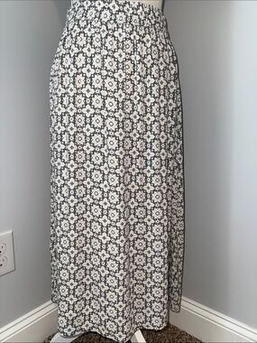 LOFT Gray and White Floral Pattern Maxi Skirt